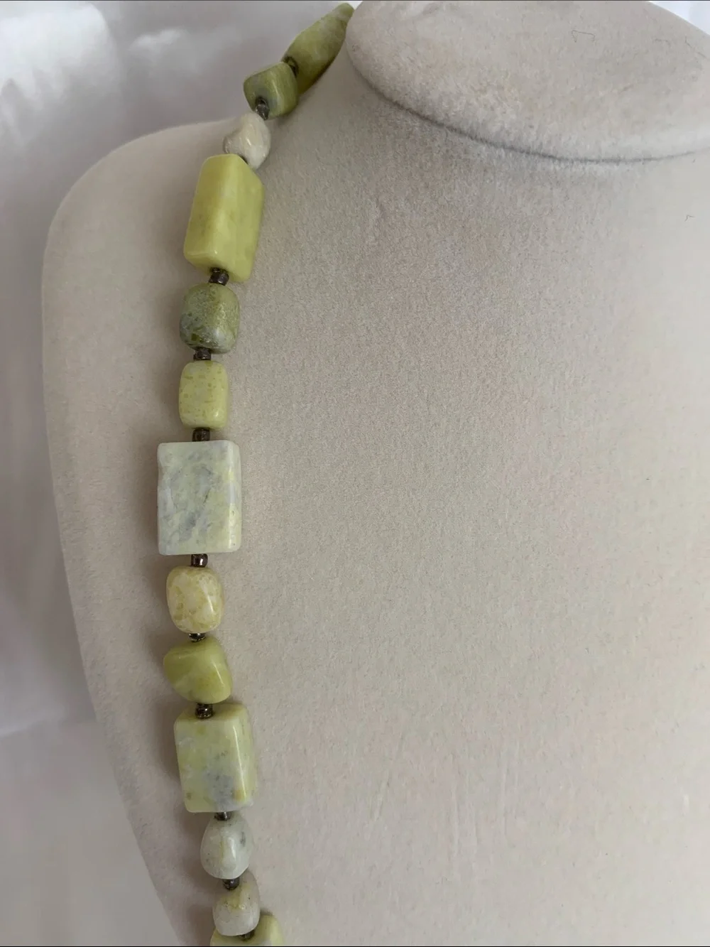 Vintage Genuine Serpentine Gemstone Necklace - Women Jewelry - Picture 4 of 7